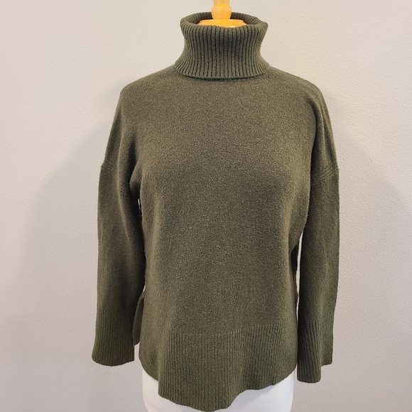 J Crew Turtleneck Olive Green Sweater in Supersoft Yarn - Picture 2 of 6